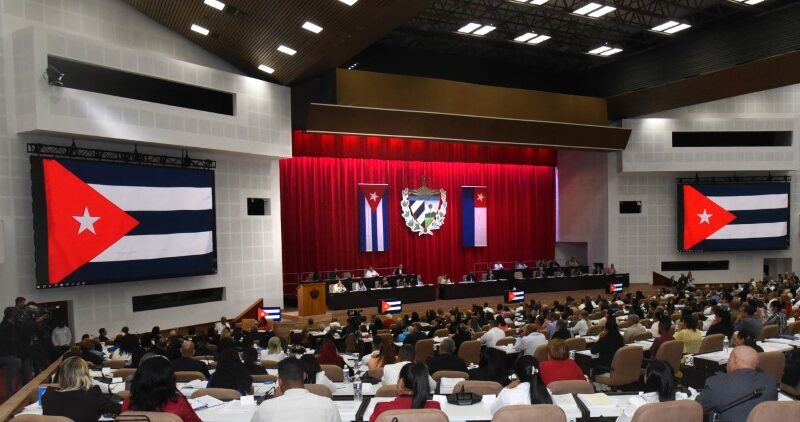 Parlamento cubano debate problemas actuales y posibles soluciones