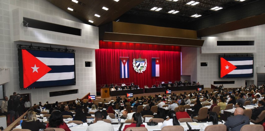 Parlamento cubano debate problemas actuales y posibles soluciones