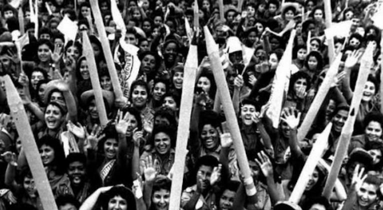 ¡En nuestros corazones, los educadores cubanos!