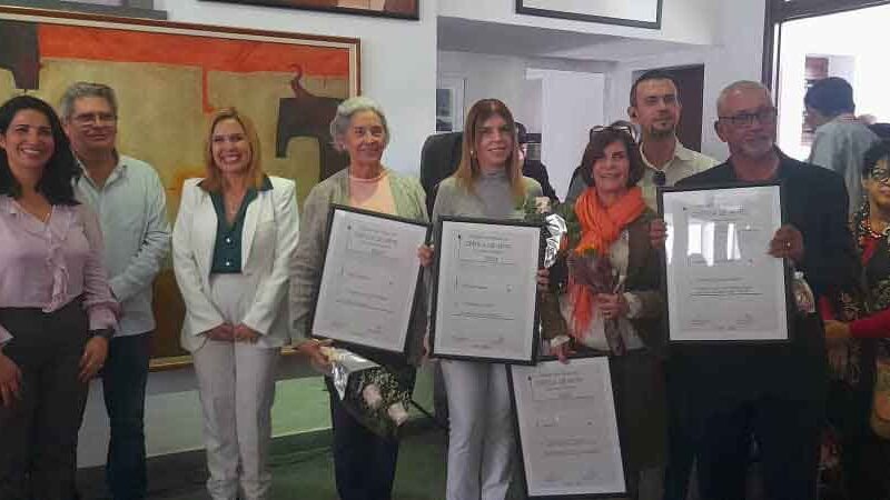 Entregan en Cuba premios de Crítica de Arte y de Curaduría
