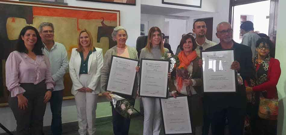 Entregan en Cuba premios de Crítica de Arte y de Curaduría
