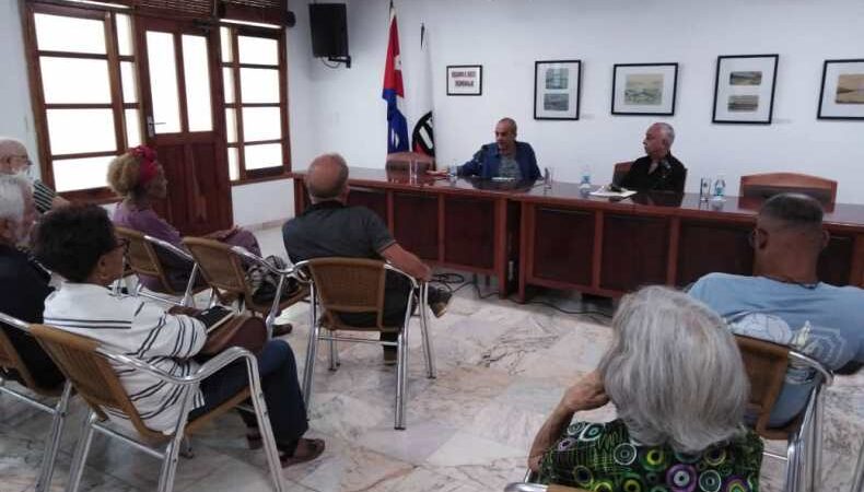 Acoge Unión de Escritores y Artistas de Cuba espacio El Círculo de la Crítica