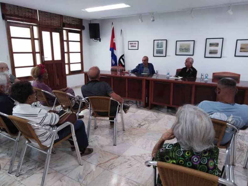 Acoge Unión de Escritores y Artistas de Cuba espacio El Círculo de la Crítica