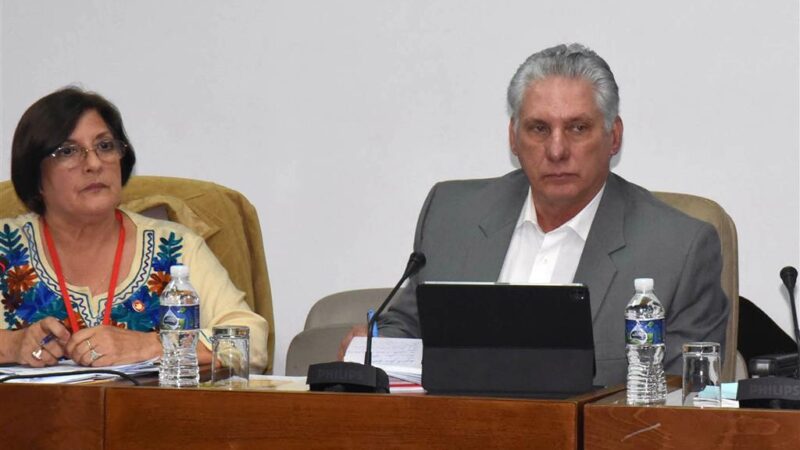 Diputados de Cuba analizan implementación de política para jóvenes