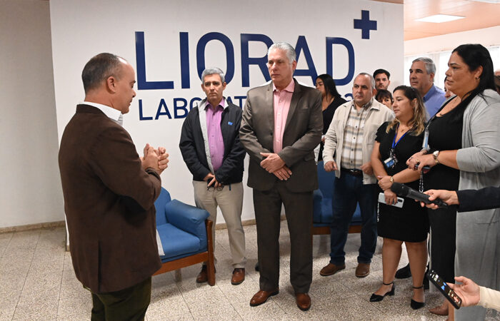 Visita Díaz-Canel empresas de tecnología y salud de BioCubaFarma
