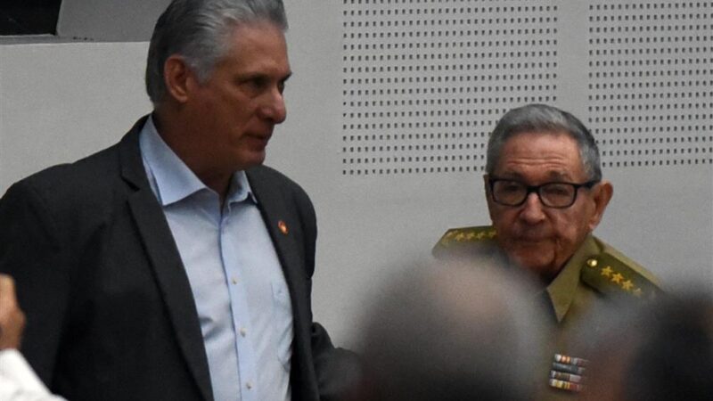 Asisten Raúl Castro y Díaz-Canel a sesiones del parlamento de Cuba