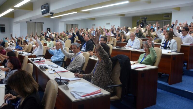 Aprueban programa de perfeccionamiento de labor ideológica en Cuba