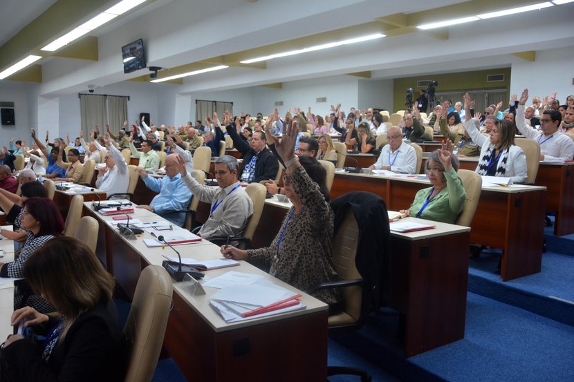 Aprueban programa de perfeccionamiento de labor ideológica en Cuba