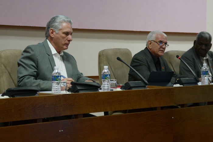 Participa Díaz-Canel en debates de la Comisión de Asuntos Económicos