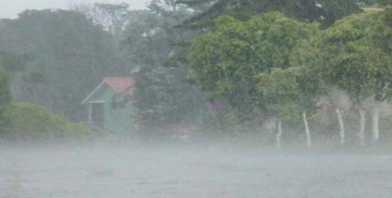 Pronostican lluvias, tormentas eléctricas e inundaciones costeras
