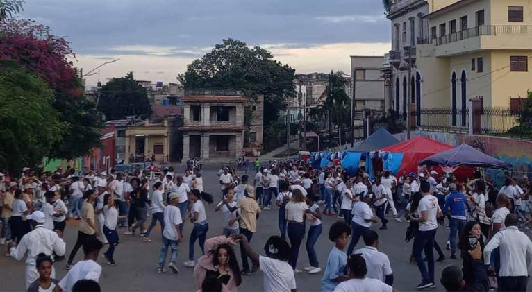 Vuelve megarueda de casino cubana a ensayar para Récord Guinness