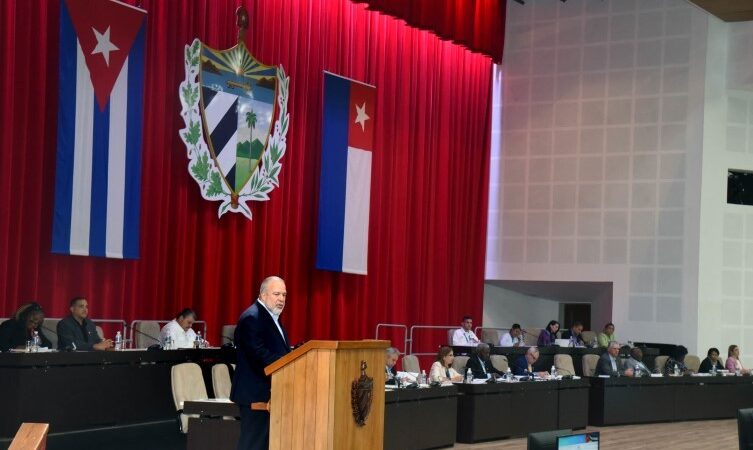 Primer ministro anuncia acciones para recuperación económica de Cuba