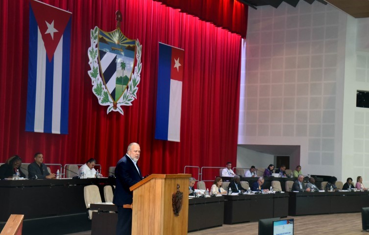 Primer ministro anuncia acciones para recuperación económica de Cuba