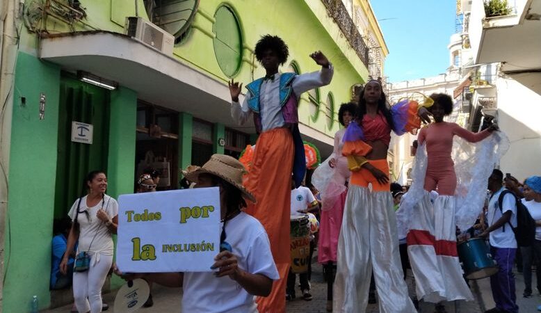 Personas en situación de discapacidad protagonizan pasacalle en La Habana 