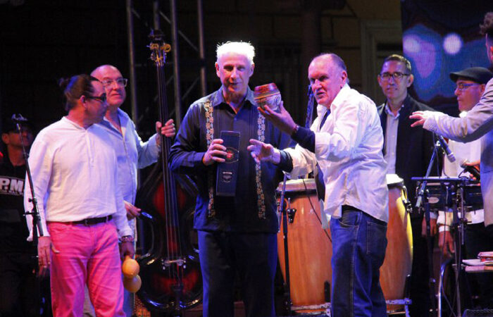 Otorgan Premio Excelencias en Festival de la Canchánchara