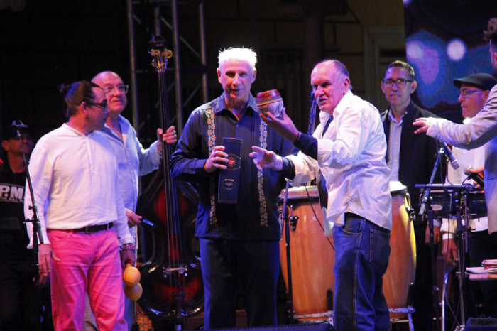 Otorgan Premio Excelencias en Festival de la Canchánchara