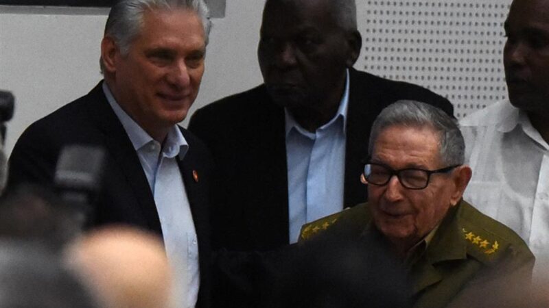 Raúl Castro y Díaz-Canel en segunda jornada parlamentaria en Cuba