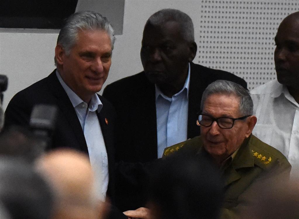 Raúl Castro y Díaz-Canel en segunda jornada parlamentaria en Cuba