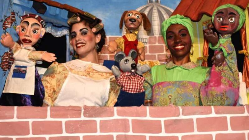 Camino a la felicidad con la obra de teatro Tina y Fina