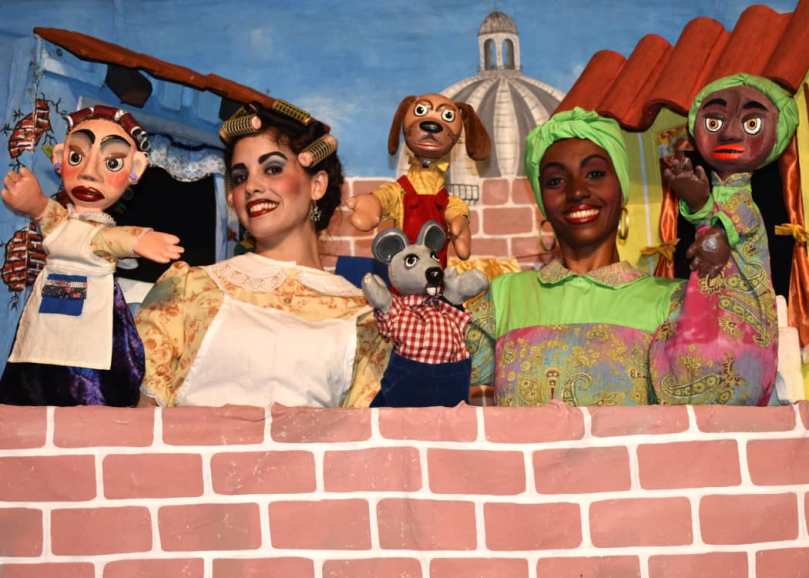 Camino a la felicidad con la obra de teatro Tina y Fina