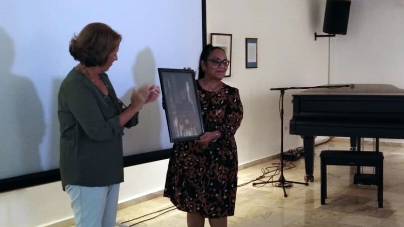 Reconocen en la Uneac a locutores cubanos en su día