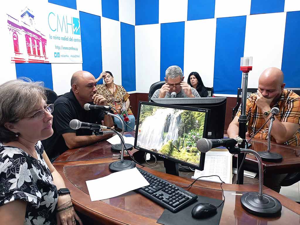 Felicita presidente de Cuba a programa radial Alta Tensión