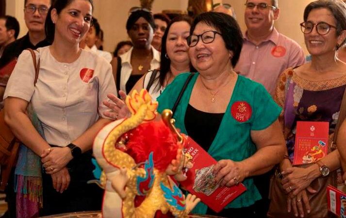 Acoge Museo Nacional de Artes Decorativas exposición sobre arte de China