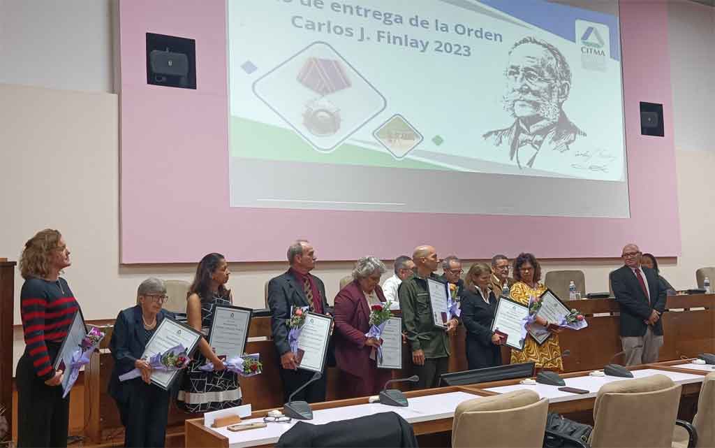 Cuba condecora con Orden Carlos J. Finlay a destacados científicos