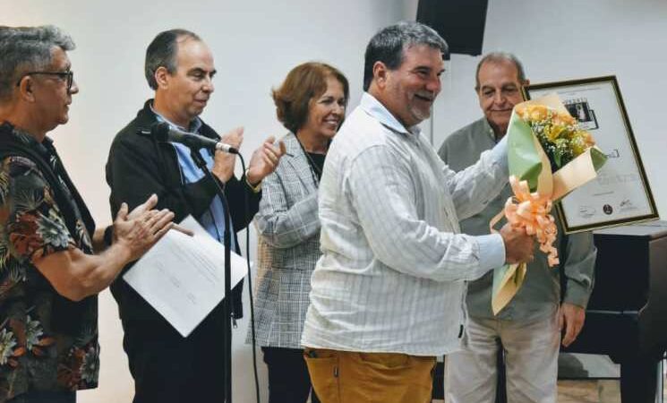 Entregan premios Villanueva de teatro