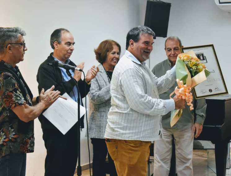 Entregan premios Villanueva de teatro