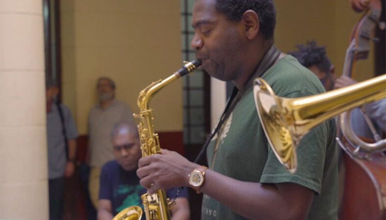 Orgulloso saxofonista Yosvany Terry por tocar para el público cubano