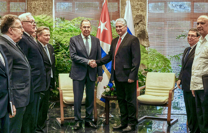 Recibe Presidente cubano al Canciller de Rusia