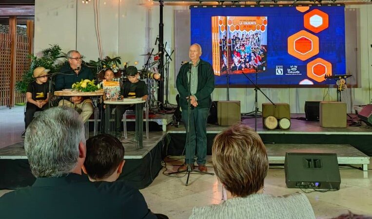 Asiste Díaz-Canel a presentación de libro sobre La Colmenita