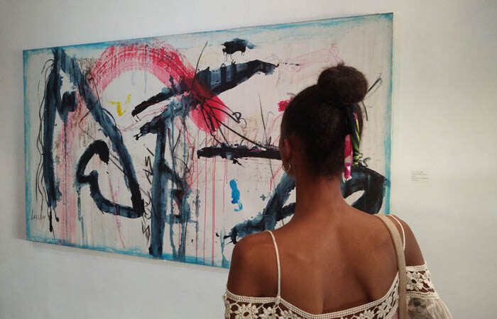 Inauguran en Santiago de Cuba exposición del artista Alberto Lescay