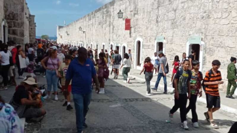 El placer de la lectura a propósito de la edición 32 de la Feria Internacional del Libro 2024