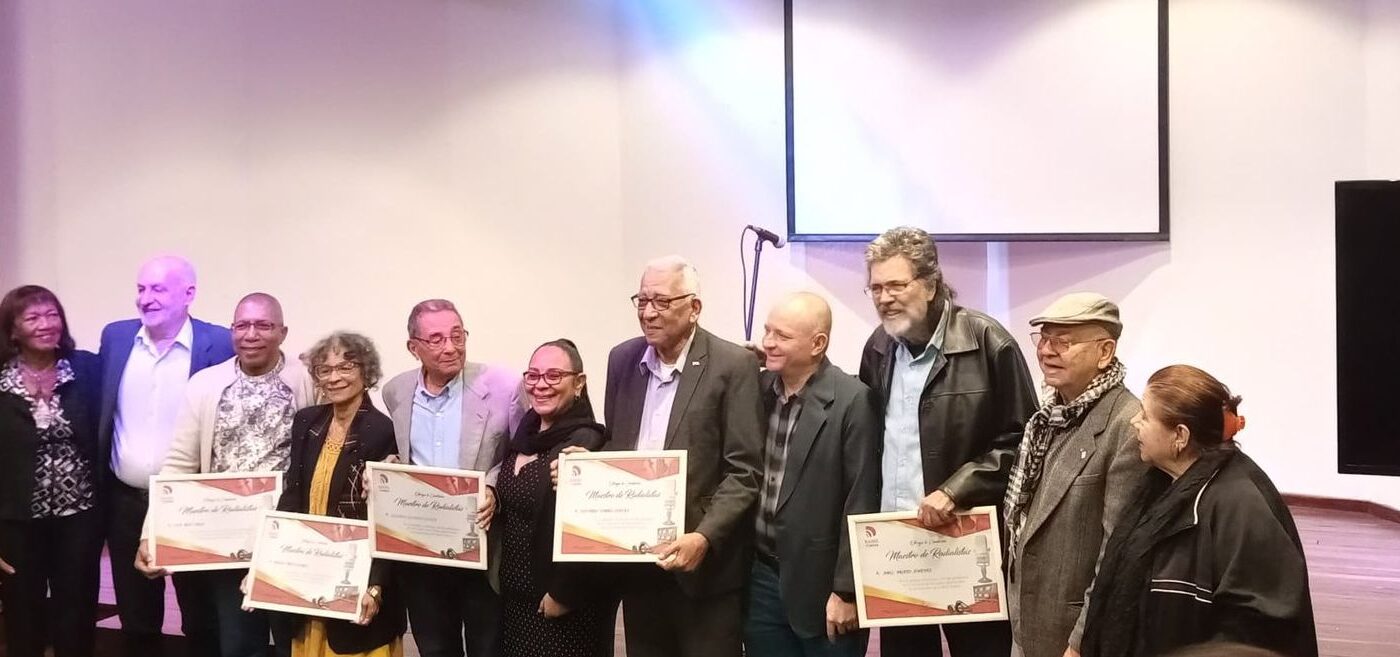 Entregan condición Maestro de Radialistas 2024
