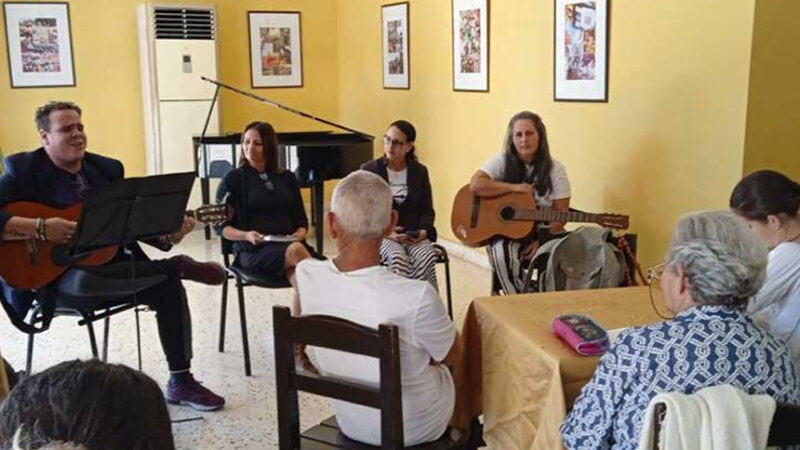 Café literario regresa al poeta Alberto Rodríguez Tosca