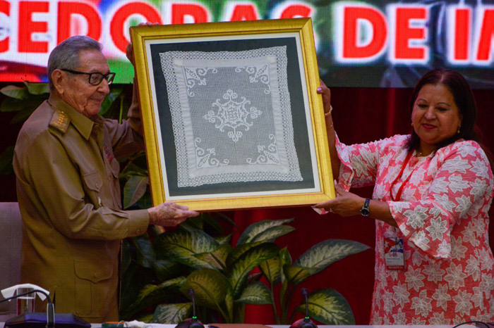 Raúl Castro: Estamos orgullosos de las mujeres cubanas