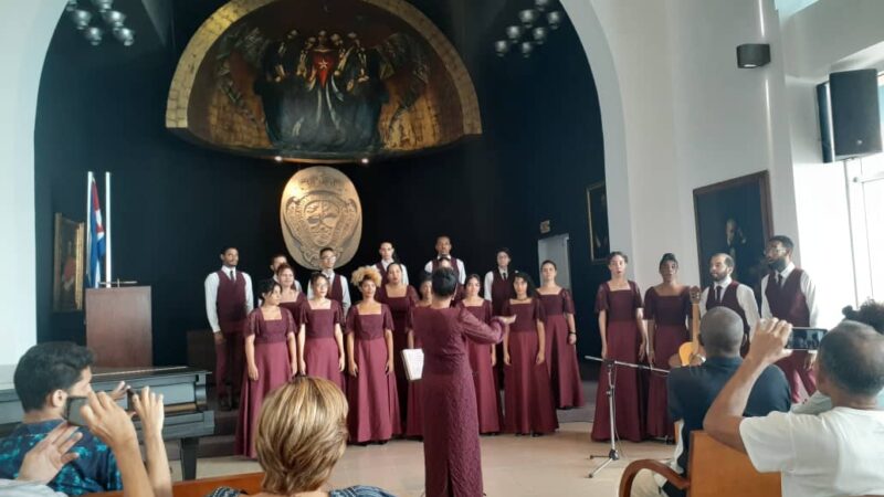 Exitoso concierto de la Coral Universitaria en San Gerónimo