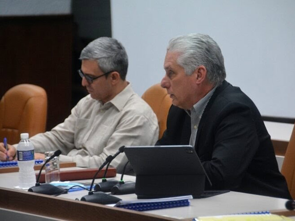 Díaz-Canel destaca labor del sector de las telecomunicaciones