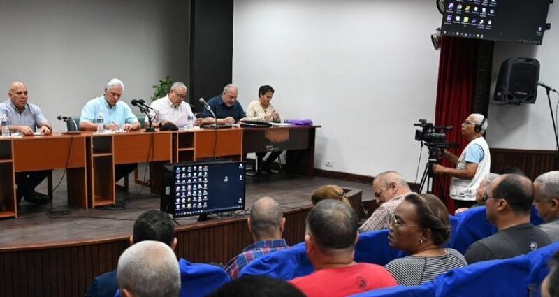 Presidente Díaz-Canel se reúne con autoridades de La Habana tras intensas lluvias