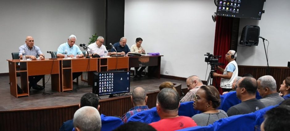 Presidente Díaz-Canel se reúne con autoridades de La Habana tras intensas lluvias