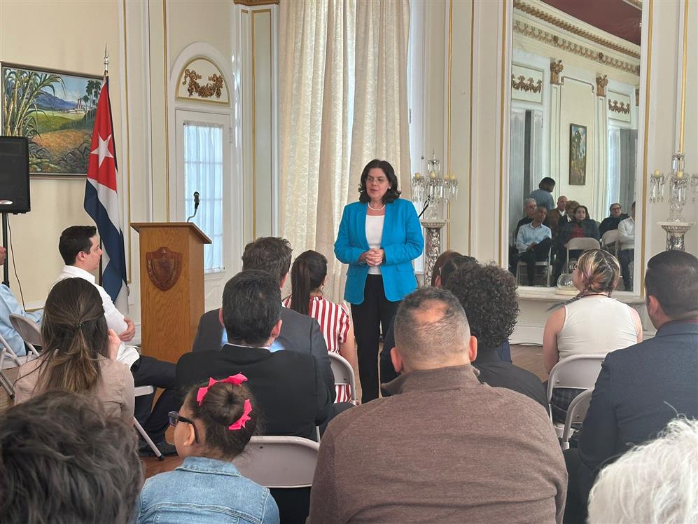 Embajada de Cuba en EEUU celebra conexión con generaciones y raíces