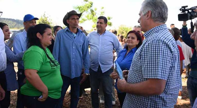 Recorre Díaz-Canel centros económicos de occidental provincia de Cuba