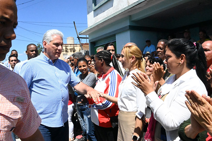 Visita Díaz-Canel en Taguasco entidades productoras de azúcar