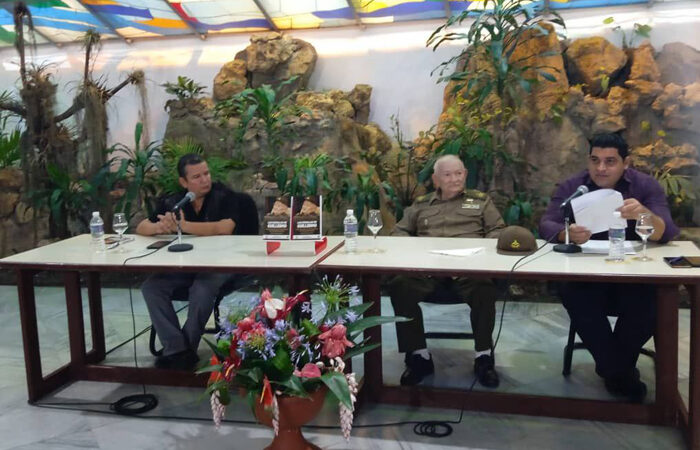 Presentan libro dedicado al Comandante Guillermo García Frías