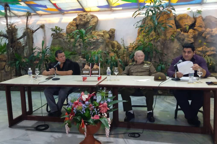 Presentan libro dedicado al Comandante Guillermo García Frías