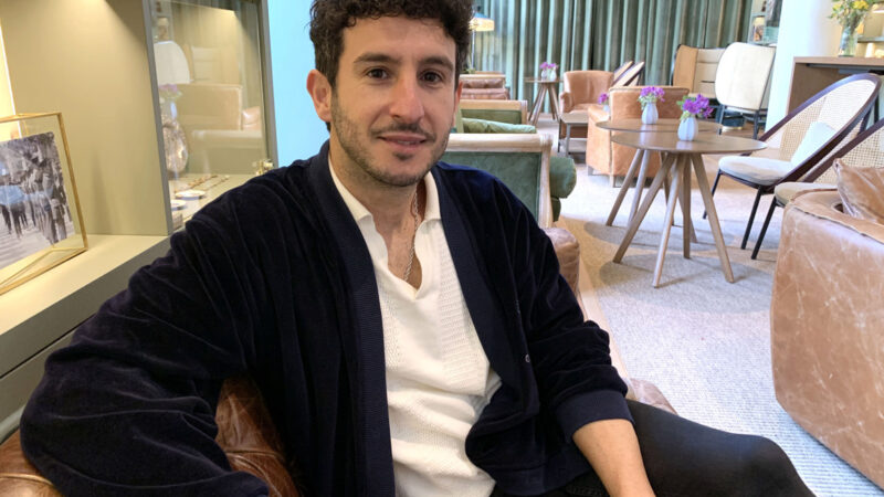 Carlos Torres cruza Un puente hacia La Habana