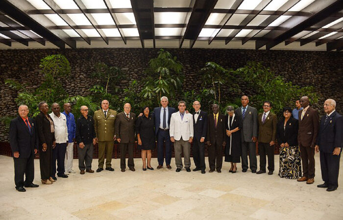 Cuba reconoce méritos de trabajadores y colectivos destacados