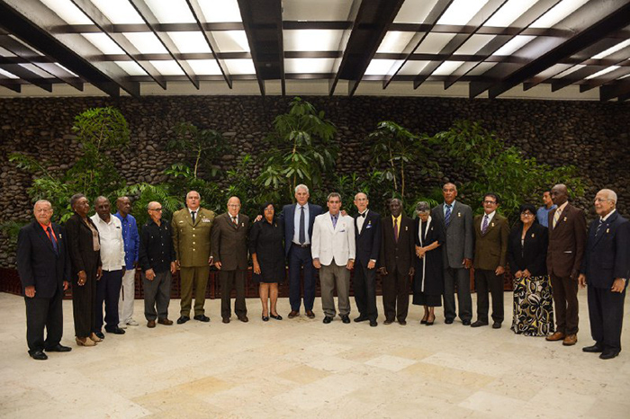Cuba reconoce méritos de trabajadores y colectivos destacados